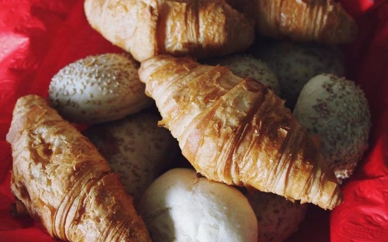 Croissants recién horneados